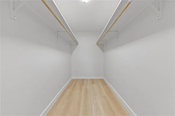 a view of a big room with closet