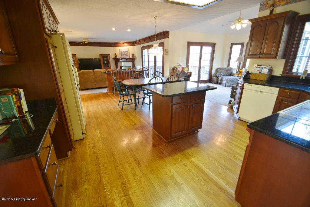 2005 Hillcircle Road Louisville, KY 40214 - Photo 28 of 64 Eat in Kitchen/Gathering Area