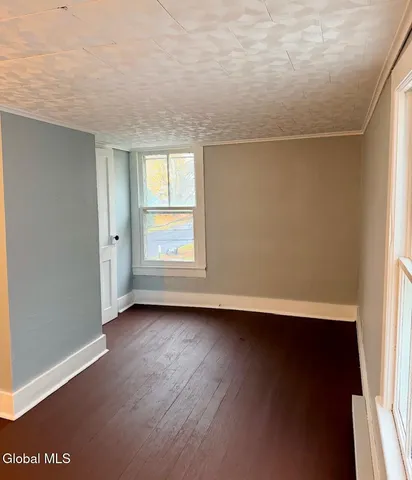 $1,000 | 140 Wells Avenue, Unit 3, Middleburgh, NY 12122