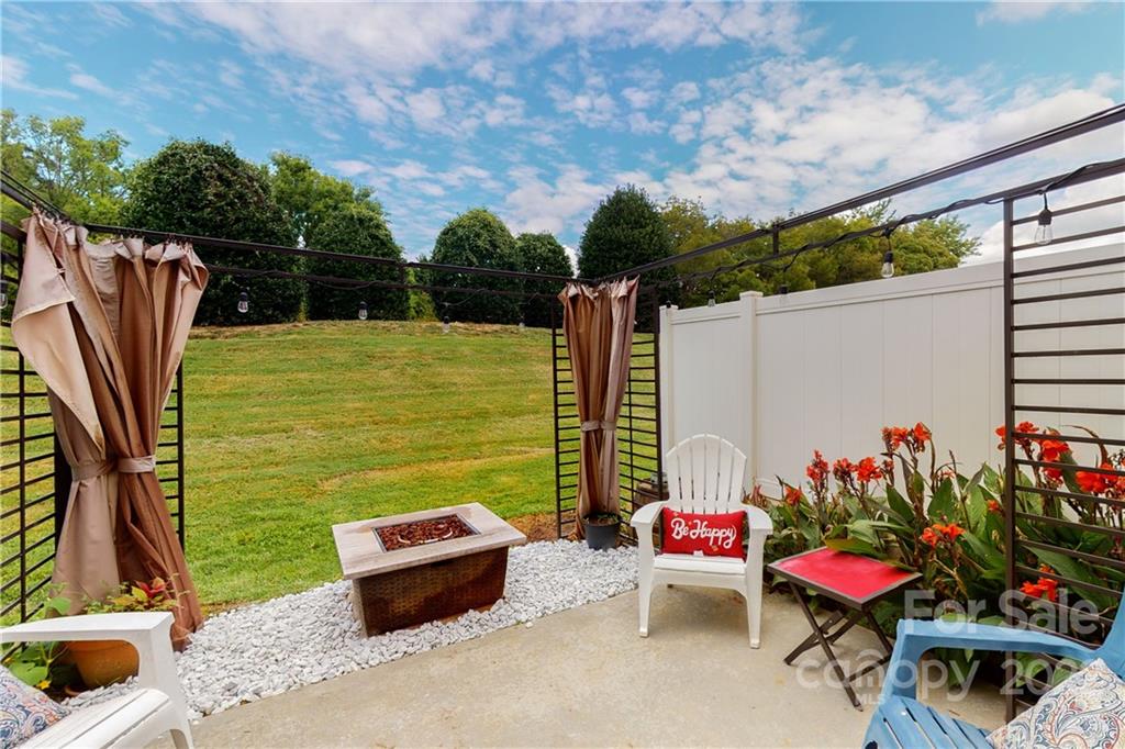9136 Redmond Trace Road Charlotte, NC 28277 - Photo 3 of 37 a bench is sitting in middle of the house