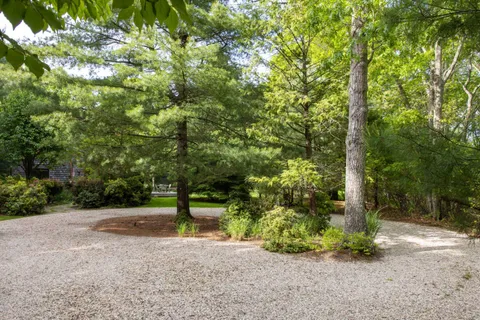 $1,799,000 | 60 Northwest Landing Road, East Hampton, NY 11937