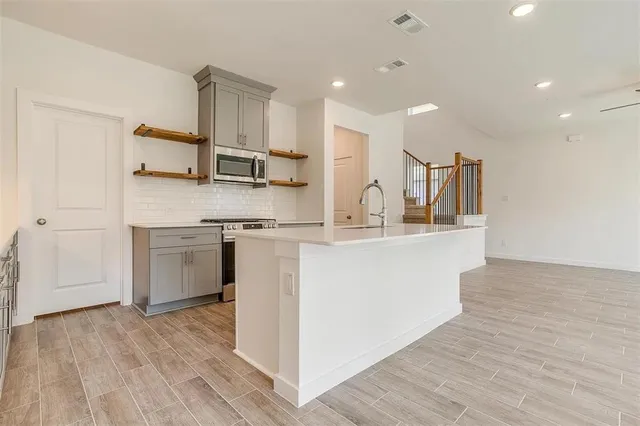 $2,500 | 4524 Hogan's Alley Drive, Arlington, TX 76001