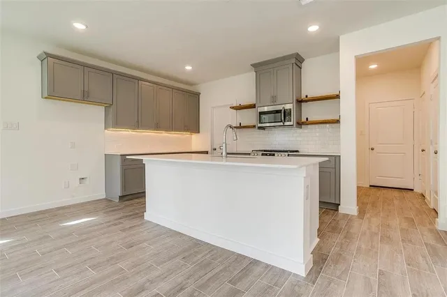 $2,500 | 4524 Hogan's Alley Drive, Arlington, TX 76001