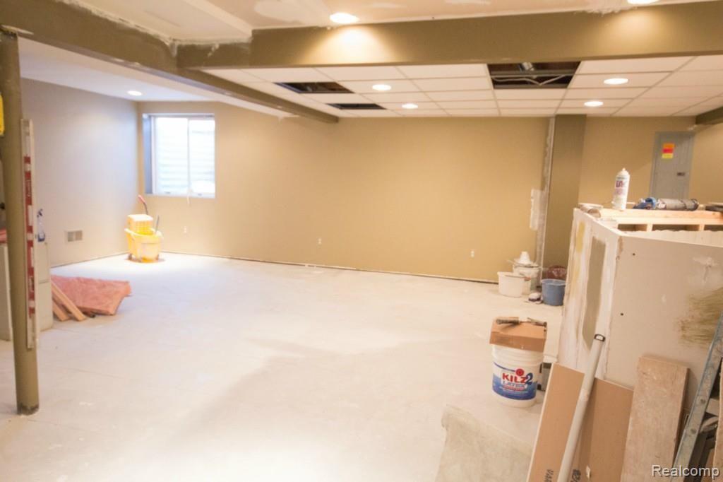 22542 Brantingham Road Macomb, MI 48044 - Photo 35 of 36 IMG_1083.jpg