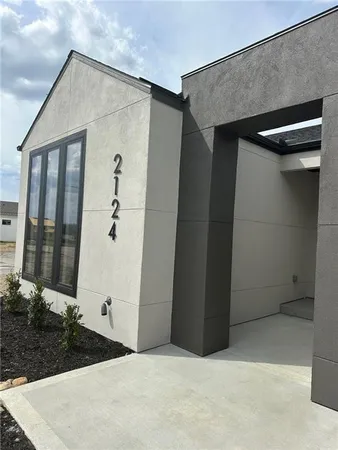 $725,000 | 2124 Southwest Wheatfield Court, Lee's Summit, MO 64082