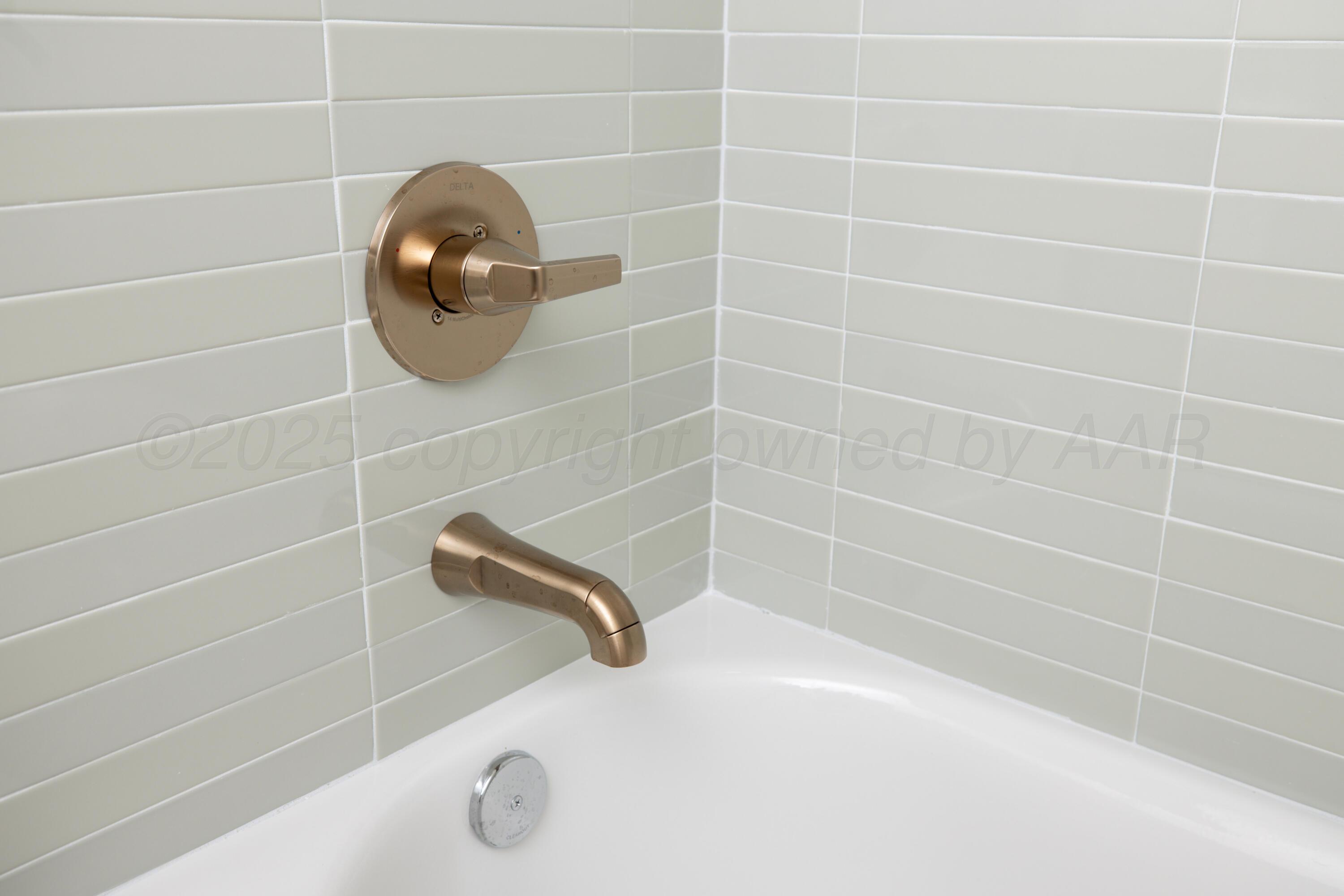 10251 Prickly Pear Road Amarillo, TX 79119 - Photo 23 of 30 a bathroom with a shower