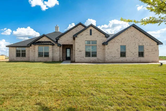 a view of a house with a backyard