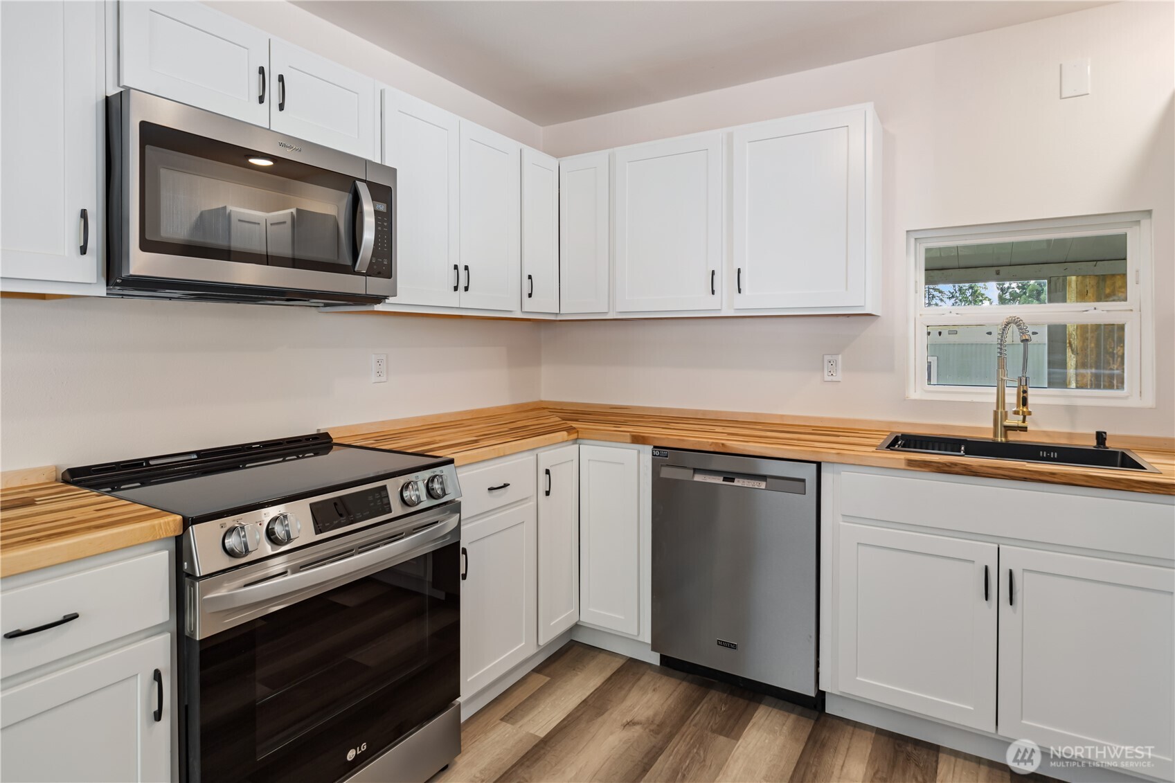 16300 Northeast State Highway, Unit 10 Poulsbo, WA 98370 - Photo 8 of 34 a kitchen with a stove and a microwave