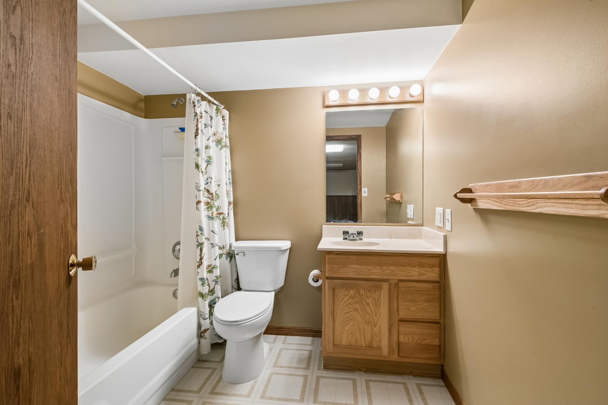 2267 Mohawk Road North St. Paul, MN 55109 - Photo 34 of 40 Gallery Image 34