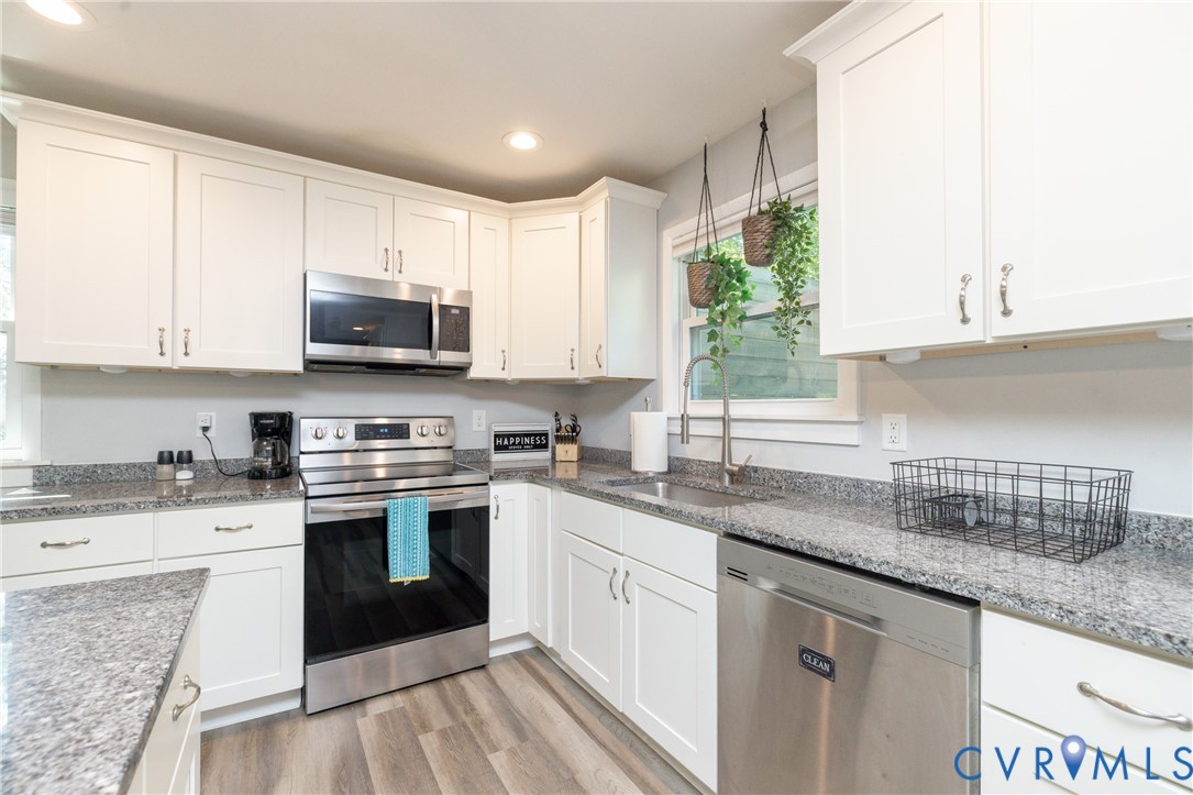 1722 Maidens Road Maidens, VA 23102 - Photo 7 of 21 Kitchen featuring appliances with stainless steel