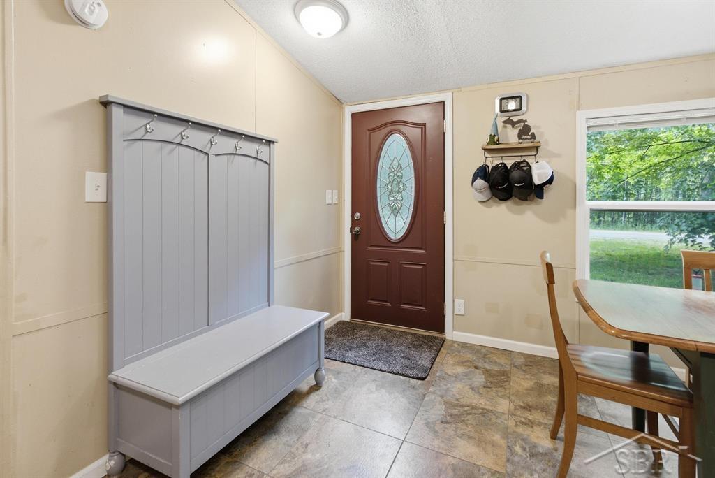 203 West Sampson Road Sanford, MI 48657 - Photo 6 of 29