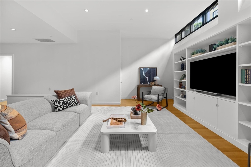 7 Warren Avenue, Unit 6 Boston, MA 02116 - Photo 25 of 33