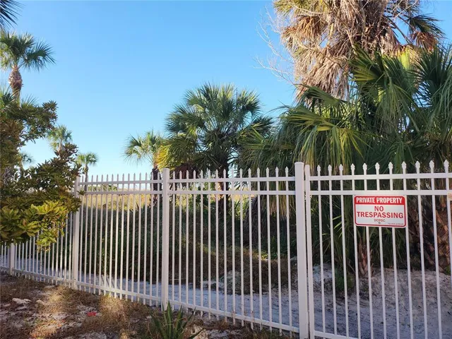 a view of a wrought fence