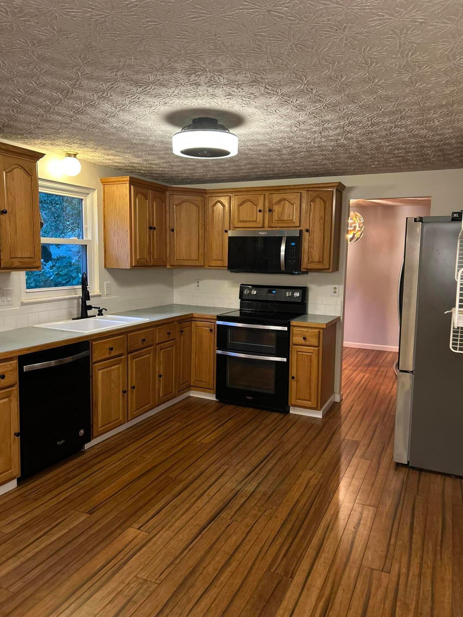 6802 Chesley Road Dublin, OH 43017 - Photo 11 of 30 Kitchen