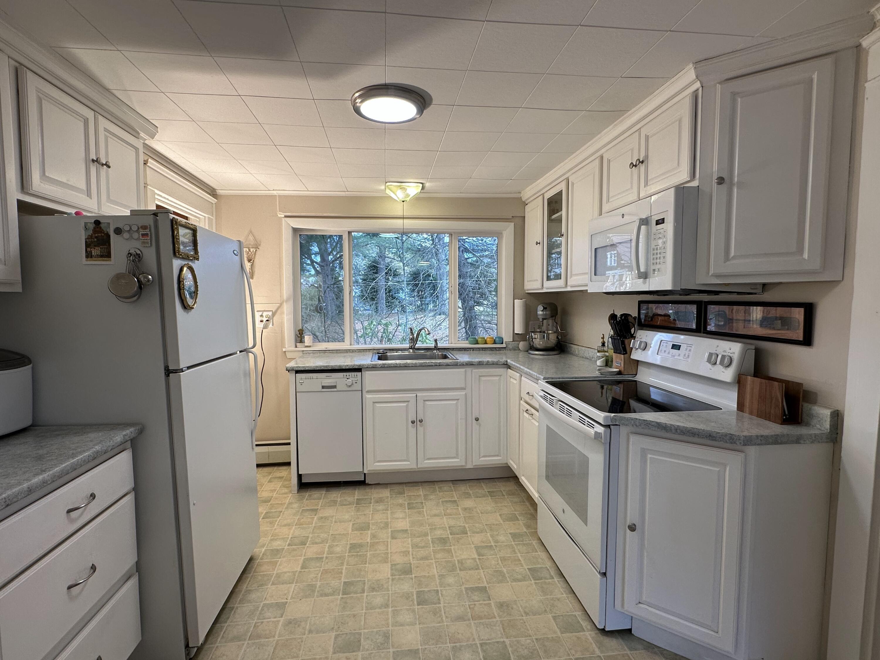 94 Western Promenade Auburn, ME 04210 - Photo 11 of 54 Kitchen