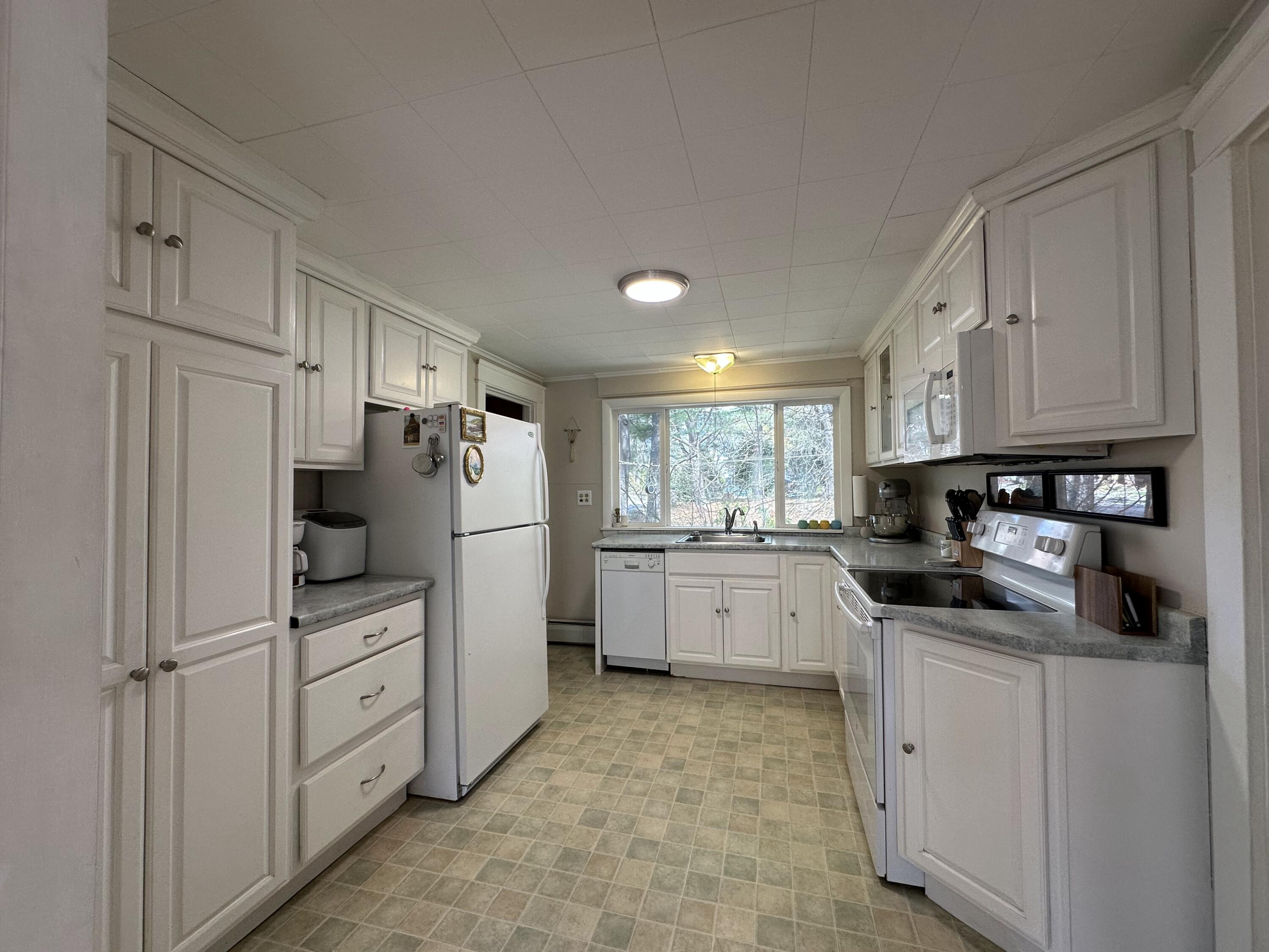 94 Western Promenade Auburn, ME 04210 - Photo 12 of 54 Kitchen