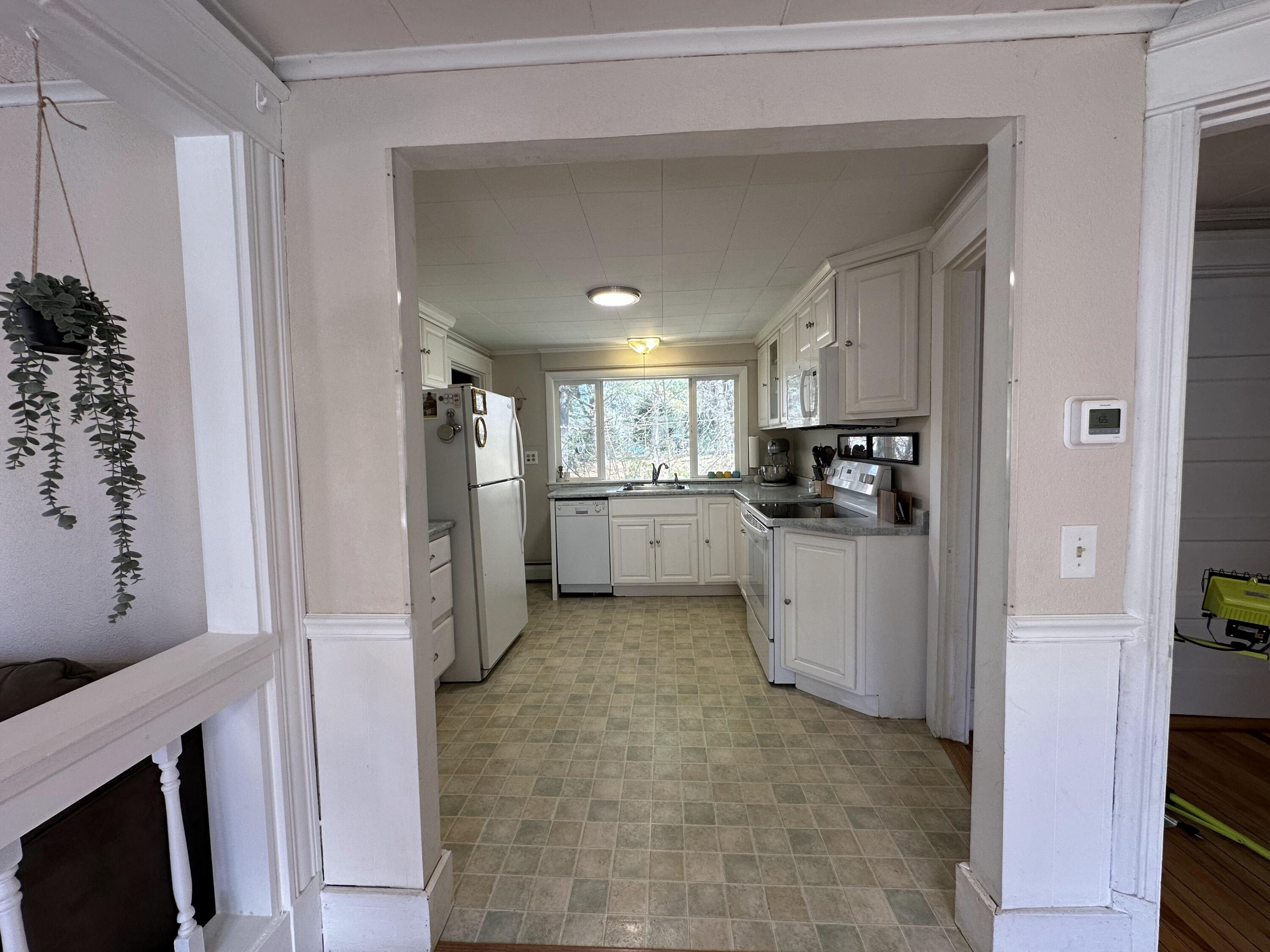 94 Western Promenade Auburn, ME 04210 - Photo 14 of 54 Kitchen