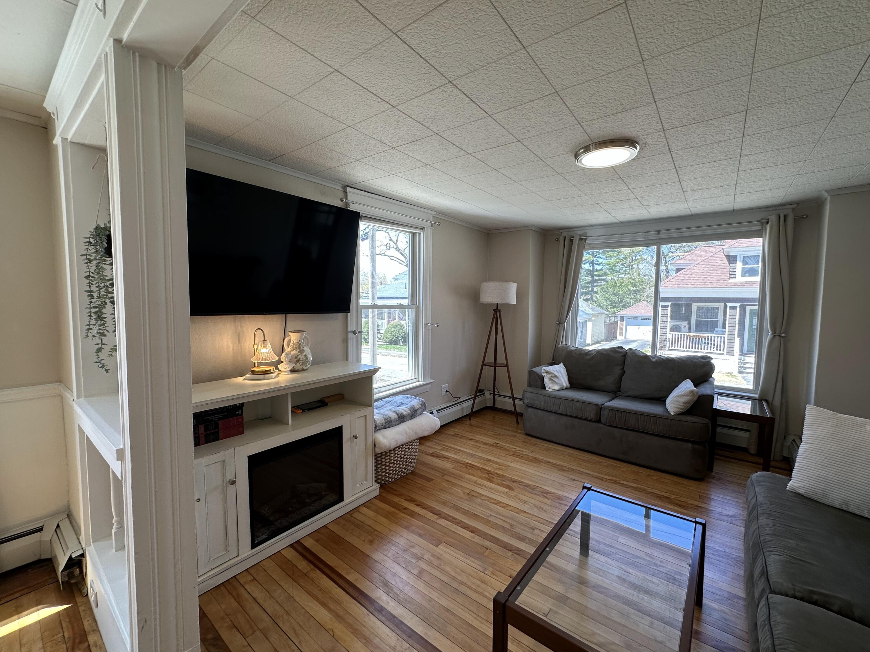 94 Western Promenade Auburn, ME 04210 - Photo 17 of 54 Living room