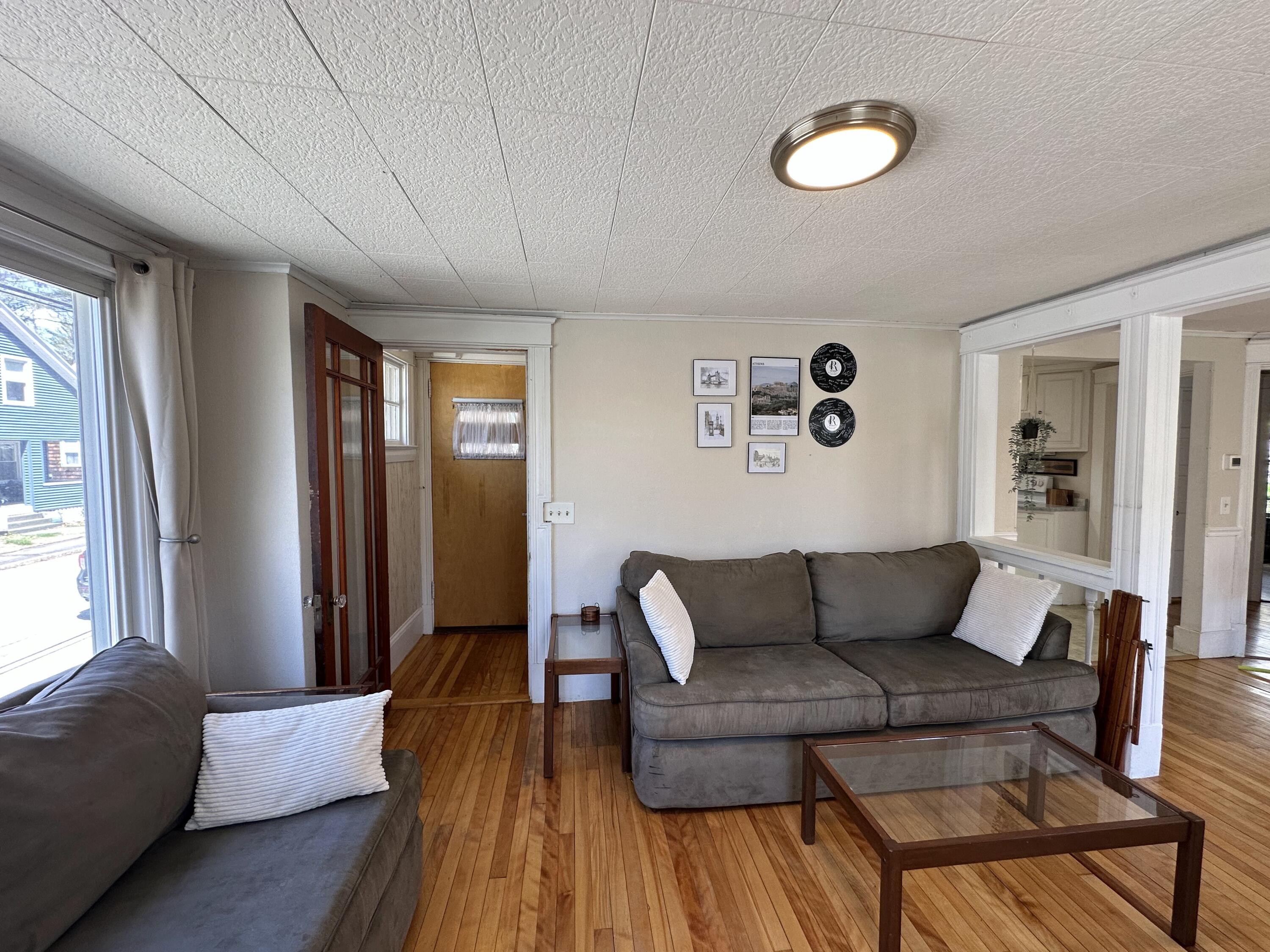 94 Western Promenade Auburn, ME 04210 - Photo 21 of 54 Living room