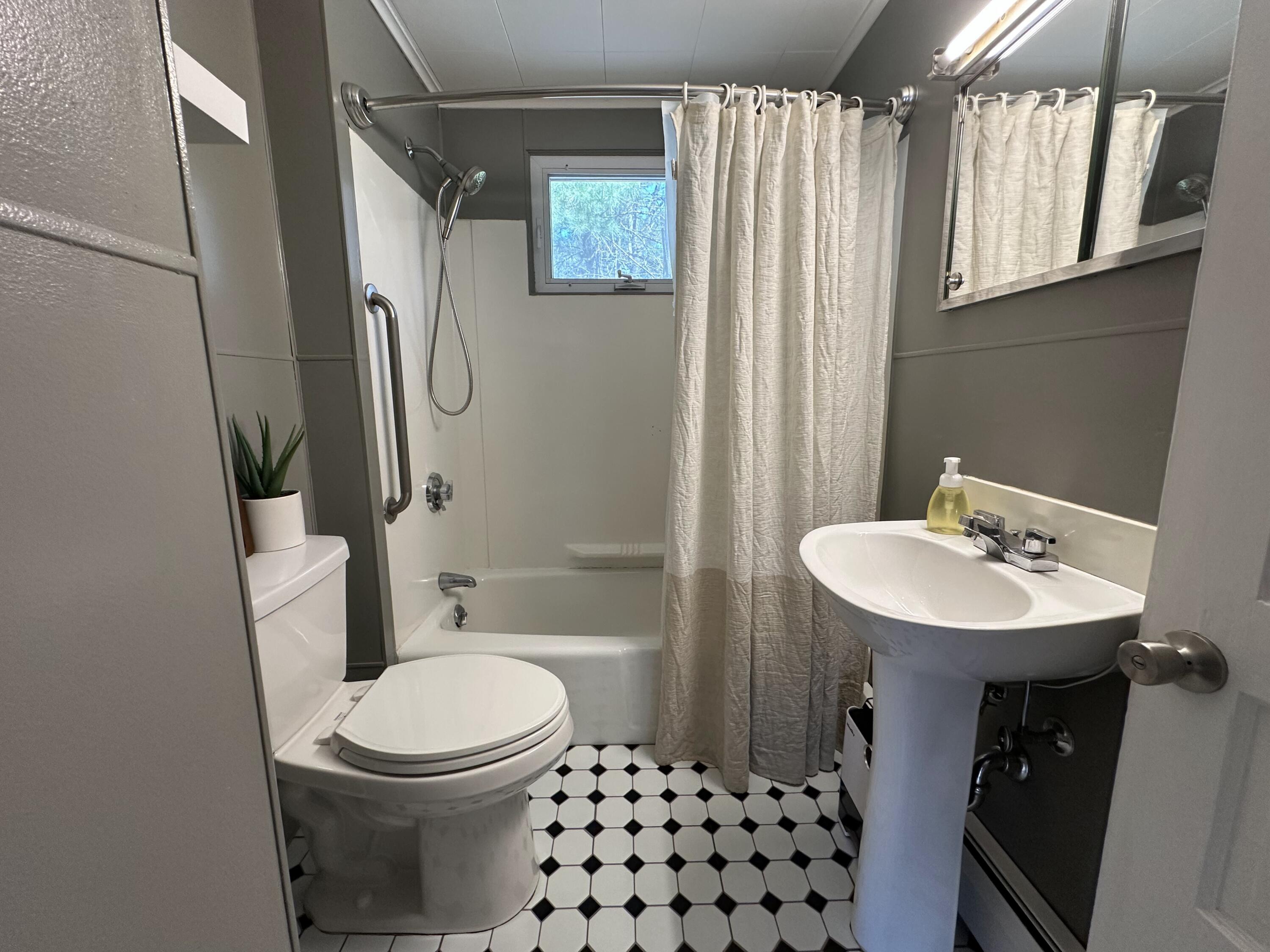 94 Western Promenade Auburn, ME 04210 - Photo 31 of 54 Bathroom