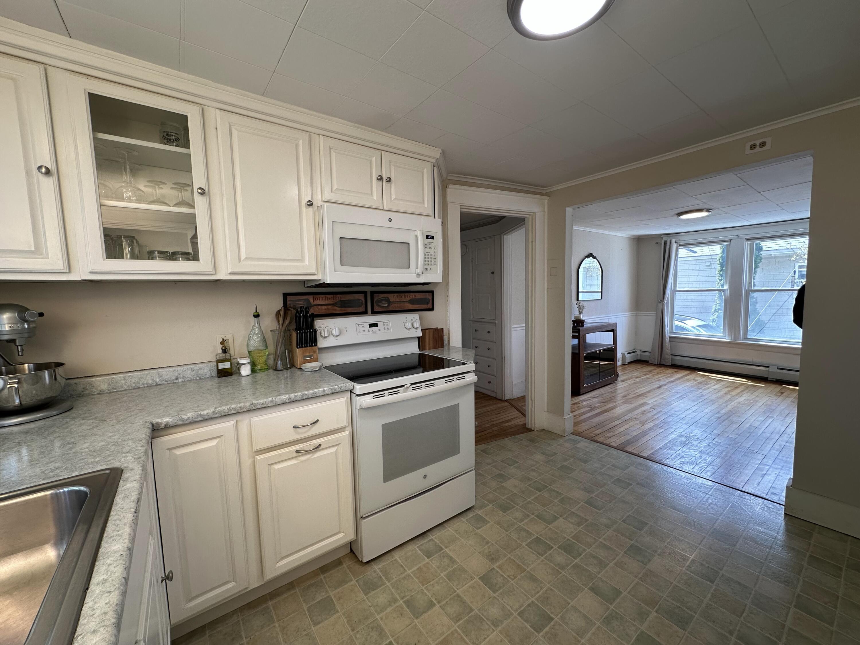 94 Western Promenade Auburn, ME 04210 - Photo 6 of 54 Kitchen