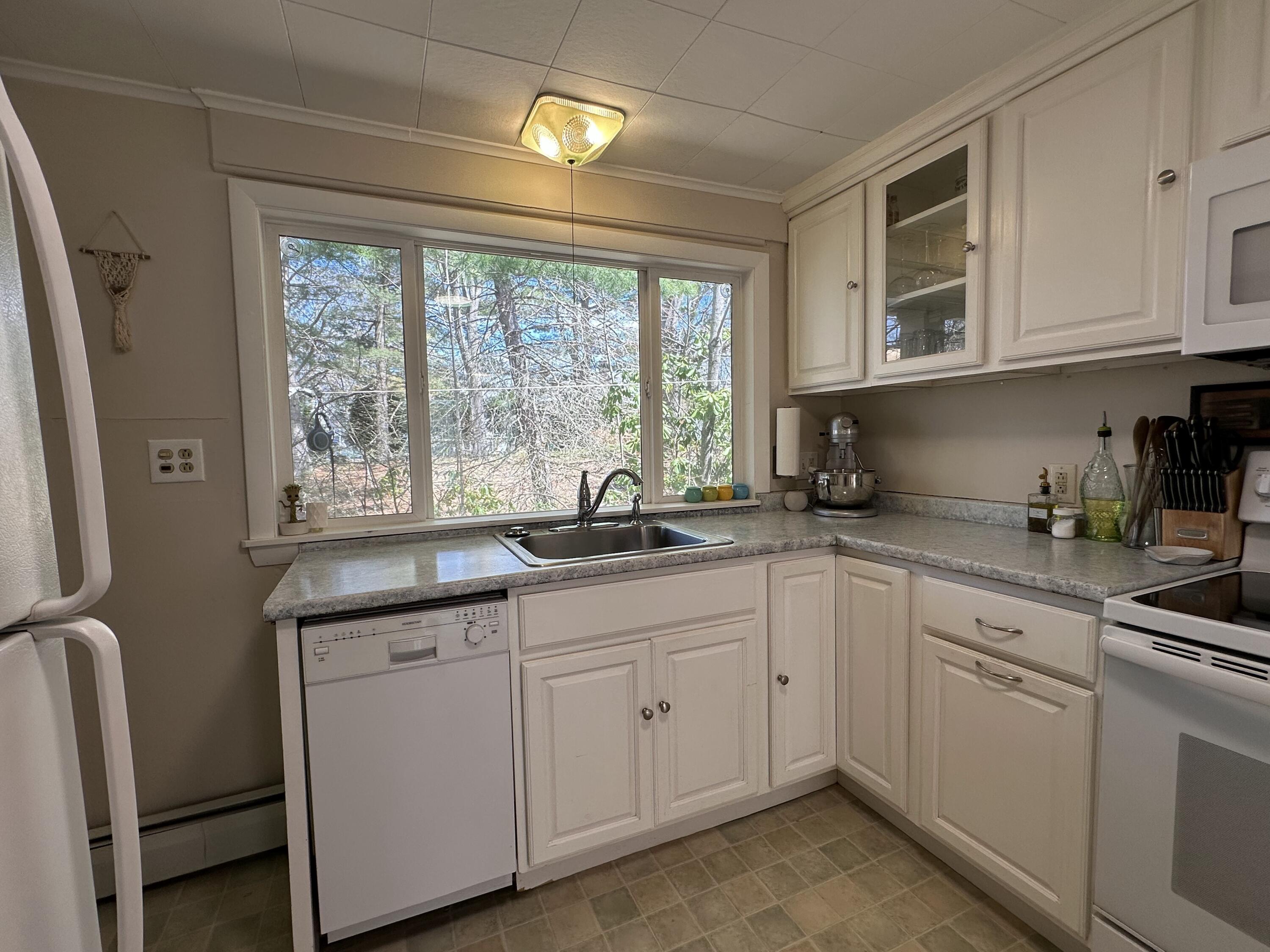 94 Western Promenade Auburn, ME 04210 - Photo 9 of 54 Kitchen