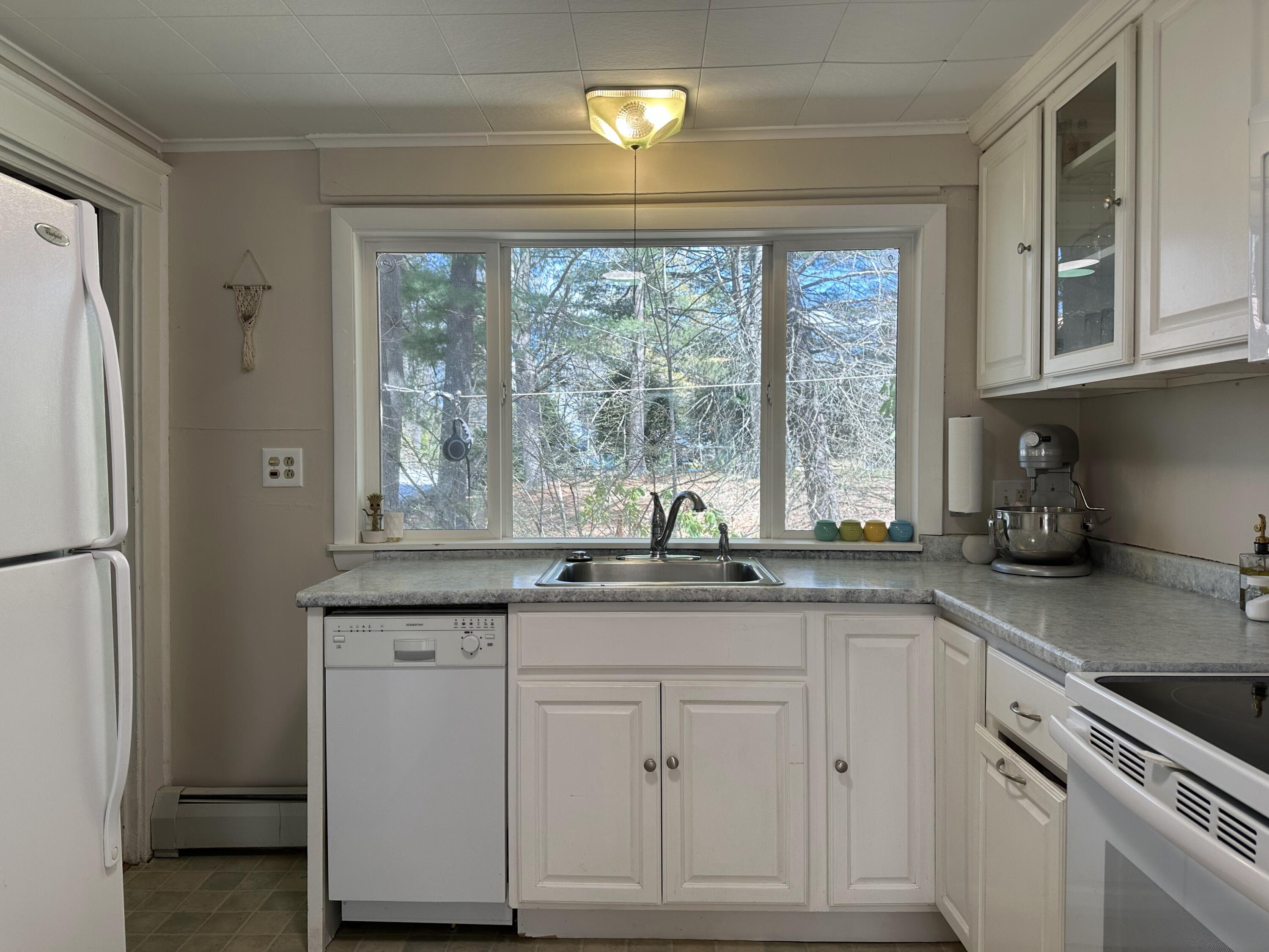 94 Western Promenade Auburn, ME 04210 - Photo 10 of 54 Kitchen
