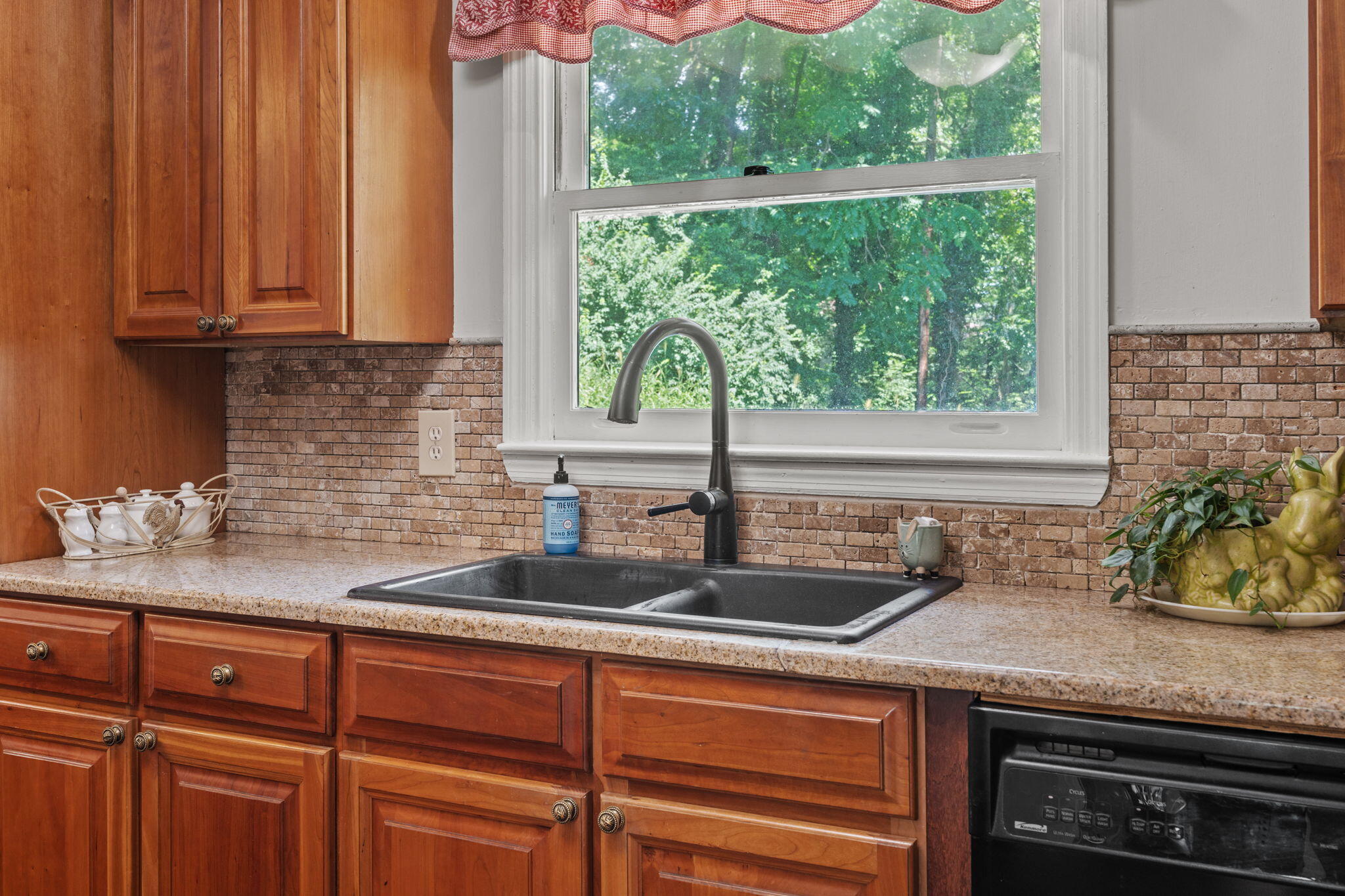 4522 Cloverdale Loop Hixson, TN 37343 - Photo 18 of 65 20-web-or-mls-4522 cloverdale loop-tori