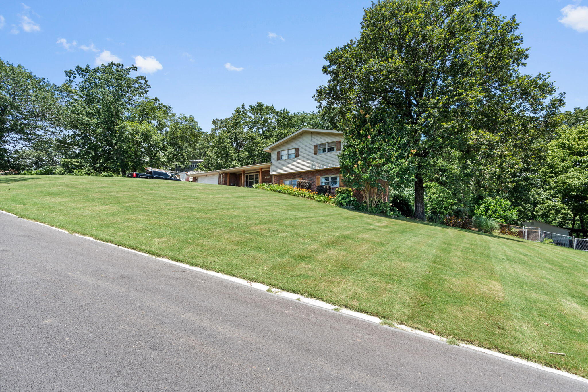 4522 Cloverdale Loop Hixson, TN 37343 - Photo 6 of 65 4-web-or-mls-4522 cloverdale loop-tori r