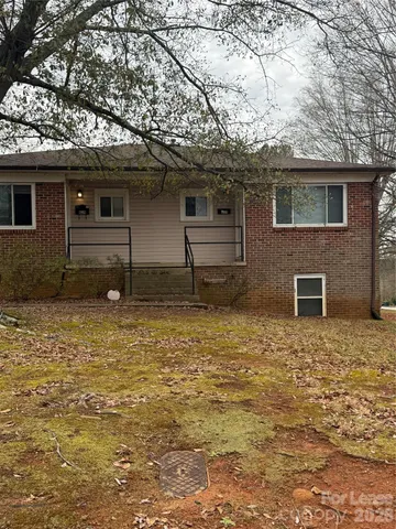 $875 | 833 4th Avenue Southwest, Hickory, NC 28602