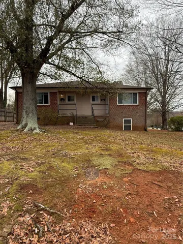 $875 | 833 4th Avenue Southwest, Hickory, NC 28602