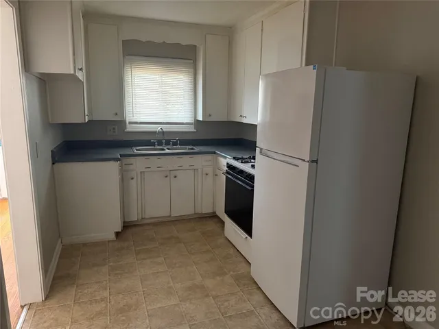 $875 | 833 4th Avenue Southwest, Hickory, NC 28602