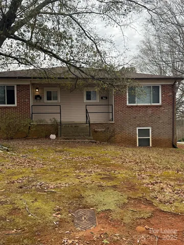 $875 | 833 4th Avenue Southwest, Hickory, NC 28602
