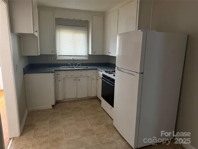 $875 | 833 4th Avenue Southwest, Hickory, NC 28602