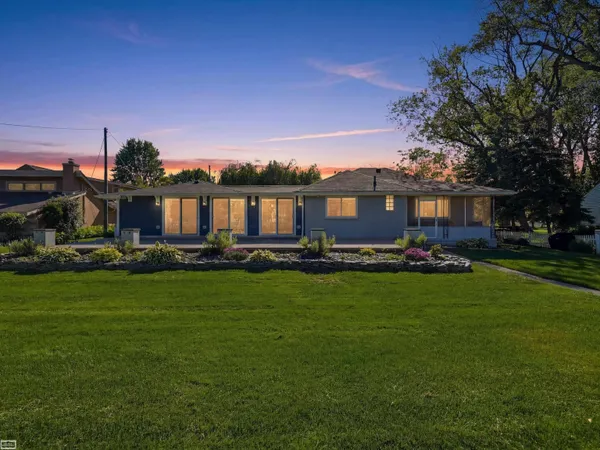 $689,000 | 39734 Cove Street, Harrison Township, MI 48045