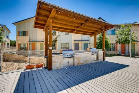 $1,900 | 7805 Cooper Lane, Unit 206, Austin, TX 78745