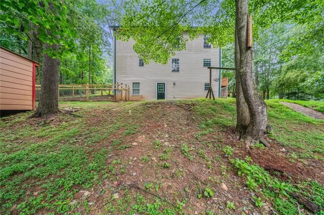 a view of a house with backyard and garden