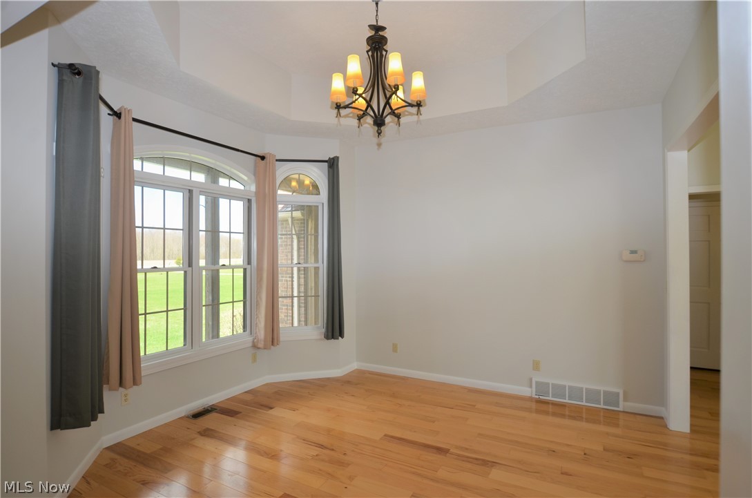 17871 Rowell Road Wellington, OH 44090 - Photo 9 of 34 Dining room with transom windows