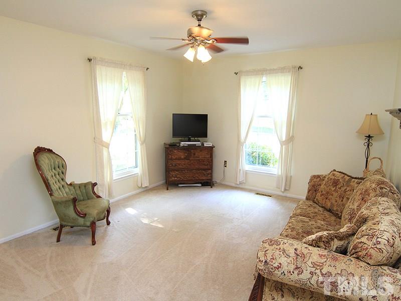 6015 Stratton Place Raleigh, NC 27609 - Photo 6 of 25 Gallery Image 6