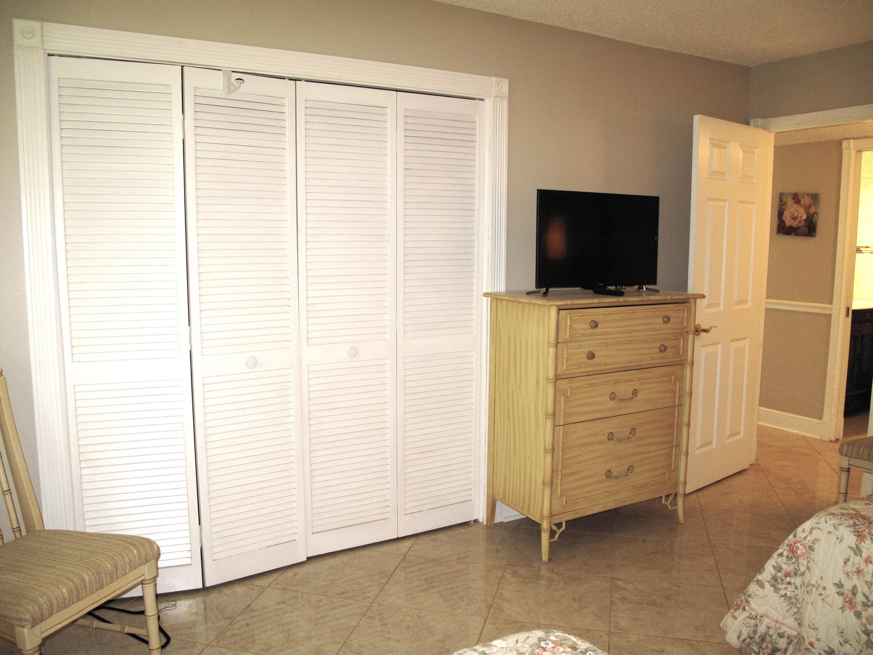 892 North High Point Boulevard North, Unit D Delray Beach, FL 33445 - Photo 24 of 44 a living room with furniture and a flat screen tv