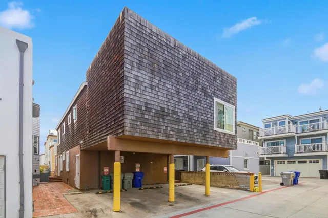 a view of a house with street