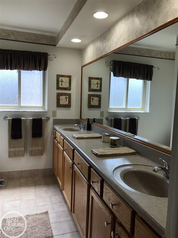 47725 Chrys Road Macomb, MI 48044 - Photo 40 of 51 50053104-39.JPG