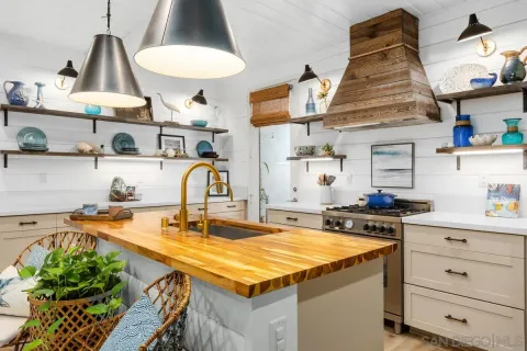 $1,285,000 | 1558 Vista Del Mar Way, Unit 3, Oceanside, CA 92054