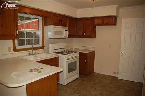 7475 Gillette Road Flushing, MI 48433 - Photo 13 of 17 20388918-12.JPG