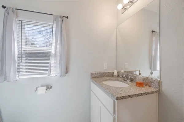 $1,900 | 196 Goldenrod, Livingston, TX 77351