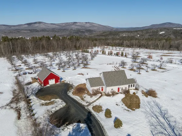 $949,000 | 118 Sawyer Hill Road, Canaan, NH 03741