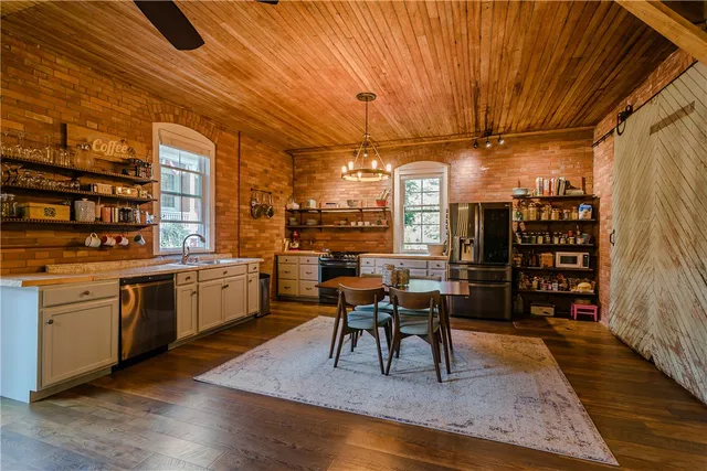 $995,000 | 18 Clearview Avenue, Parma, NY 14468