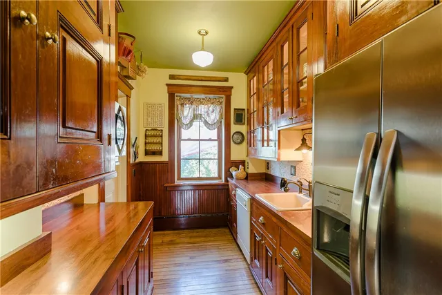 $995,000 | 18 Clearview Avenue, Parma, NY 14468