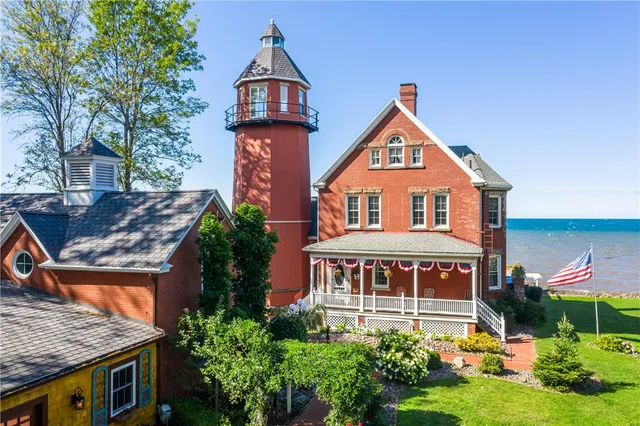 $995,000 | 18 Clearview Avenue, Parma, NY 14468