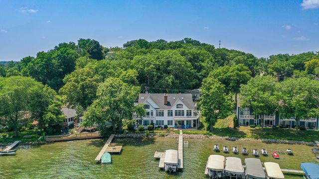 528 Bay View Avenue, Twin Lakes, WI 53181